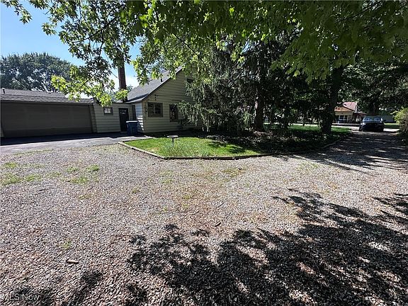 3rd image of 7742 Dahlia Dr