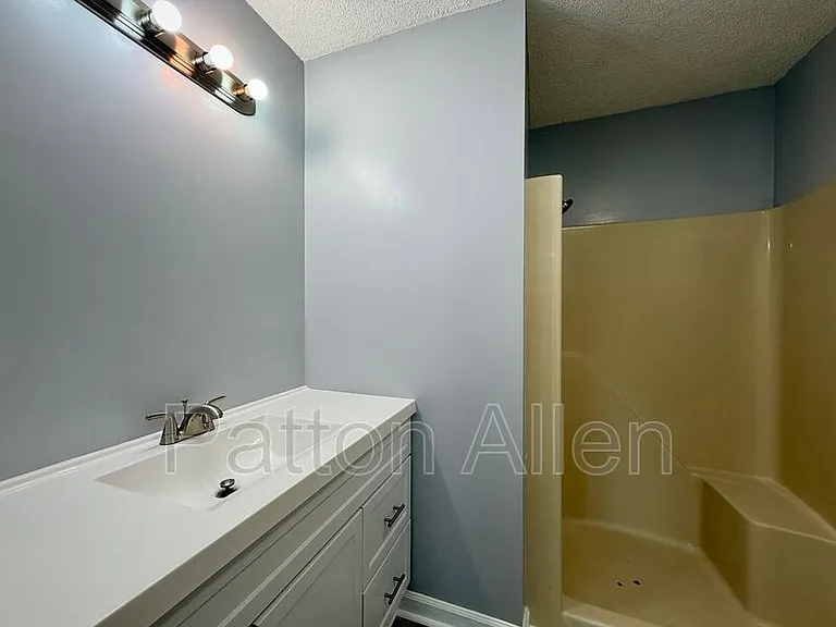 2406 Abbey Cir — Photo 20