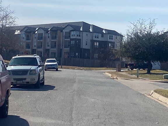 5th image of 9885 Willowick Ave