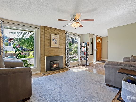 3rd image of 5824 66th Avenue NE