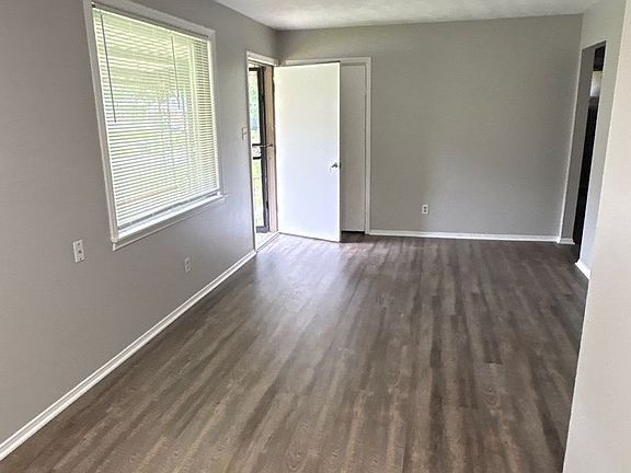 5th image of 1541 Roosevelt Ave