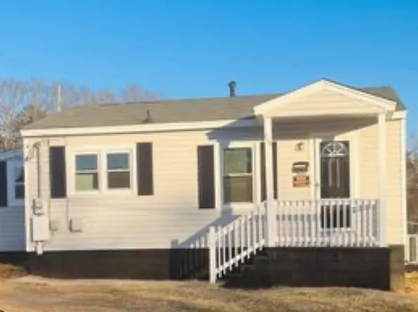 305 E Gibbs St, Dallas, NC 28034