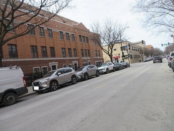 4th image of 1148 W Monroe St #3