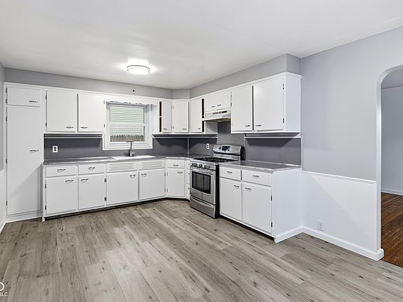4th image of 483 S Somerset Ave