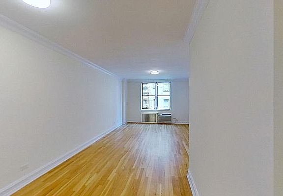 2nd image of 305 W 13th St APT 2m