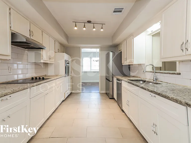 3413 Valley View Ln — Photo 8