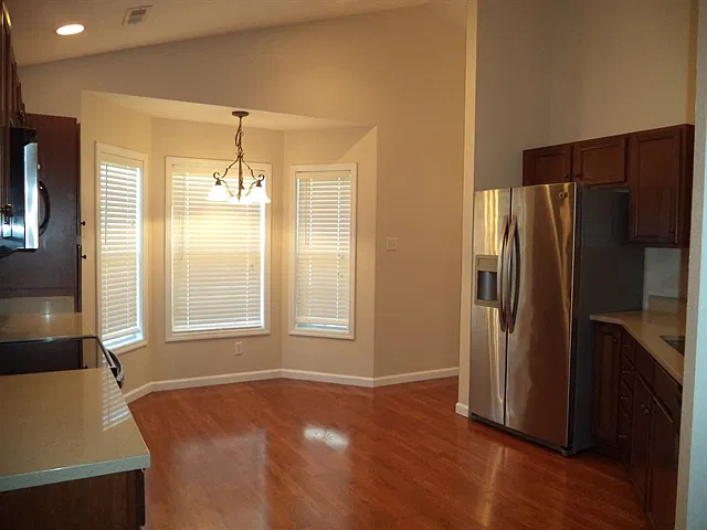 3 bed, 2.0 bath, 1663 sqft, $2,310 — Photo 3
