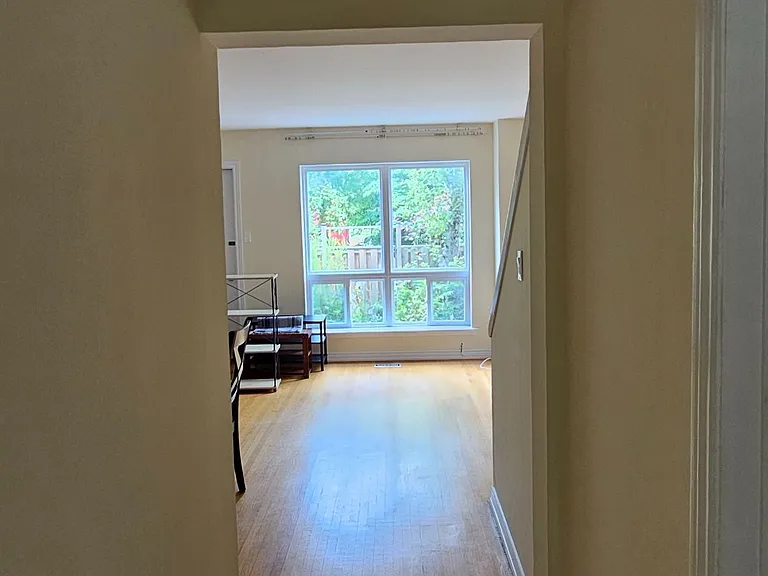 8 Liszt Gate #6 — Photo 3