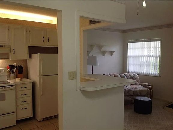 4th image of 10 Vista Palm Ln APT 104
