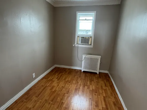 36 Spruce Street image 4 of 15