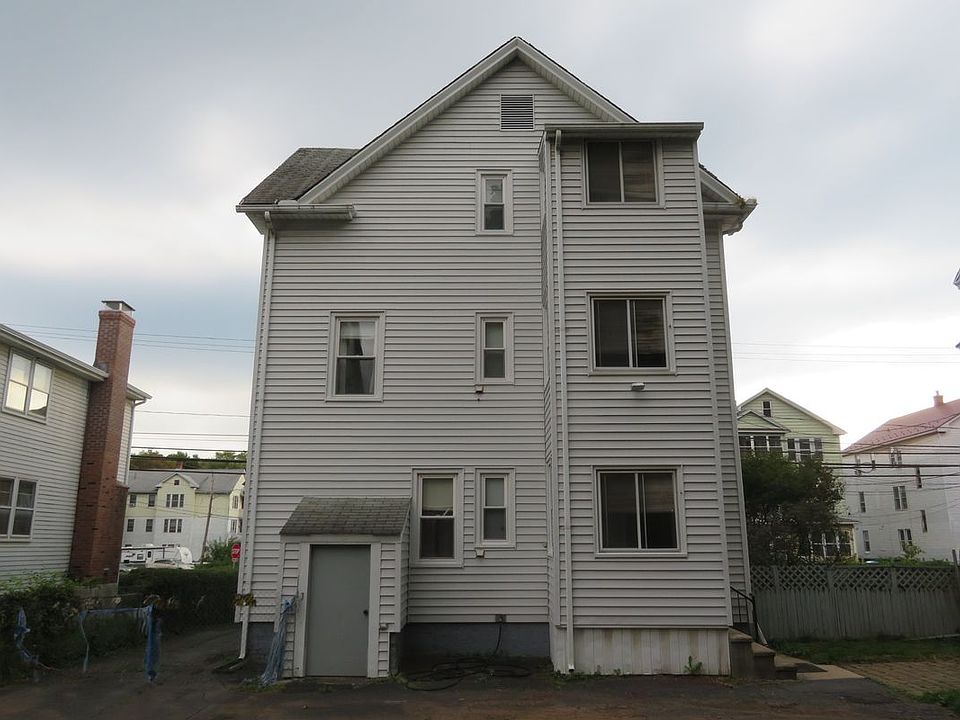 2nd image of 418 East St #2