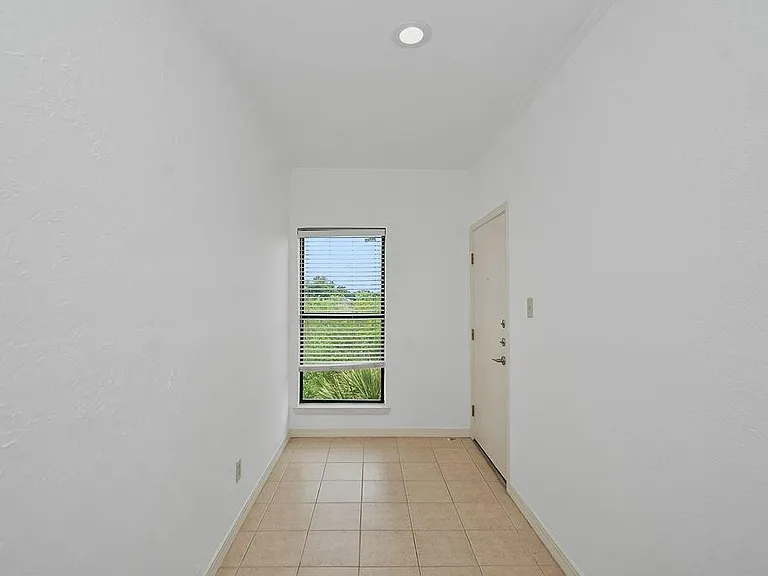 401 Lakeside Ln #311 — Photo 12