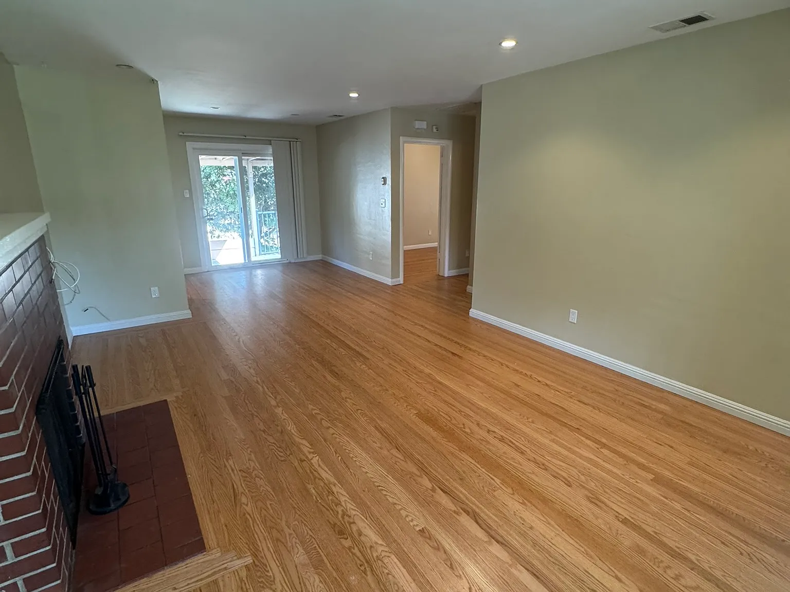 3 bed, 1256 sqft, $3,500 — Photo 4