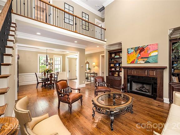 4th image of 5311 Macandrew Dr