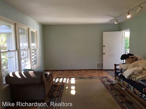 3rd image of 117 San Nicolas Ave