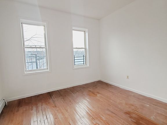 4th image of 87 Fulton Ave APT 3R