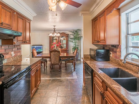 5th image of 1087 Hermosa Dr