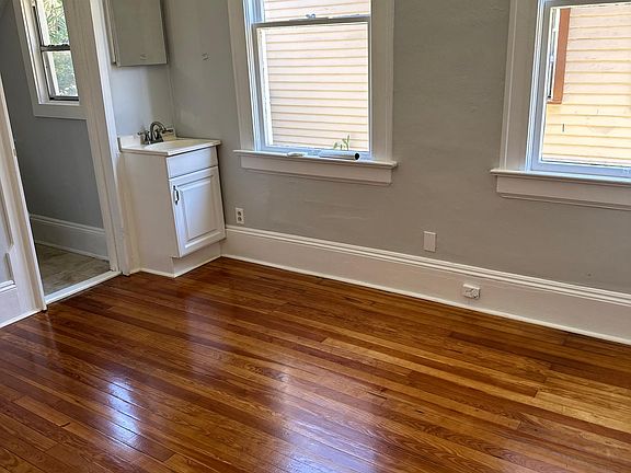 4th image of 2532 College St #2