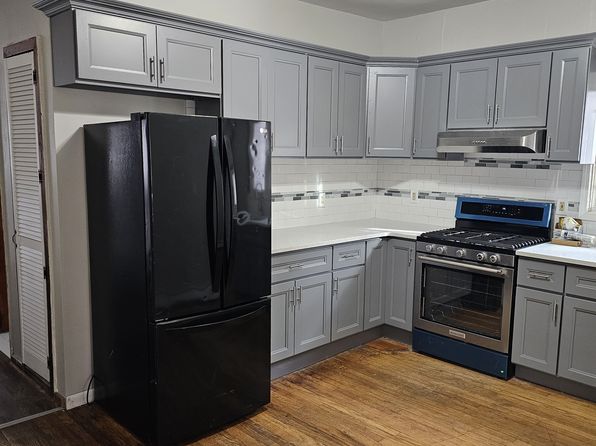 936 Albany St Floor 2