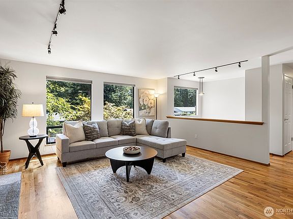 5th image of 22202 Meridian Avenue S
