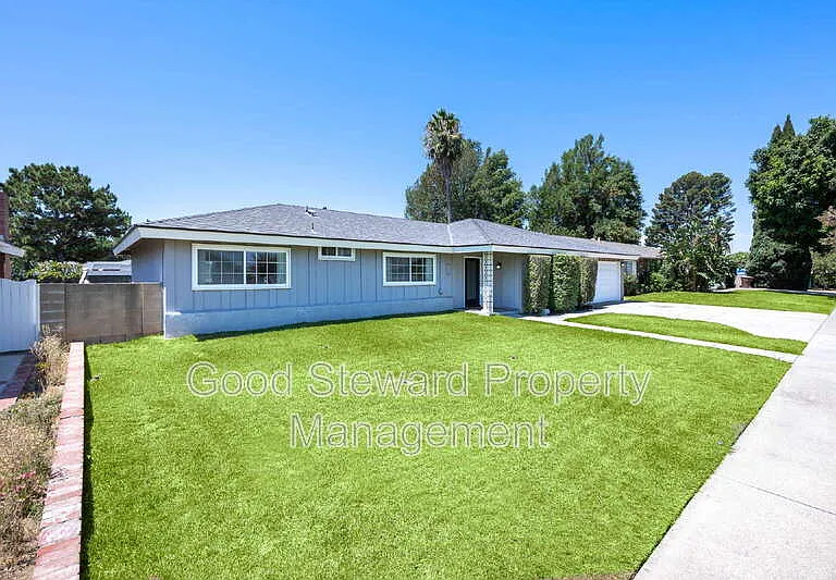 1219 N Van Buren St — Photo 2