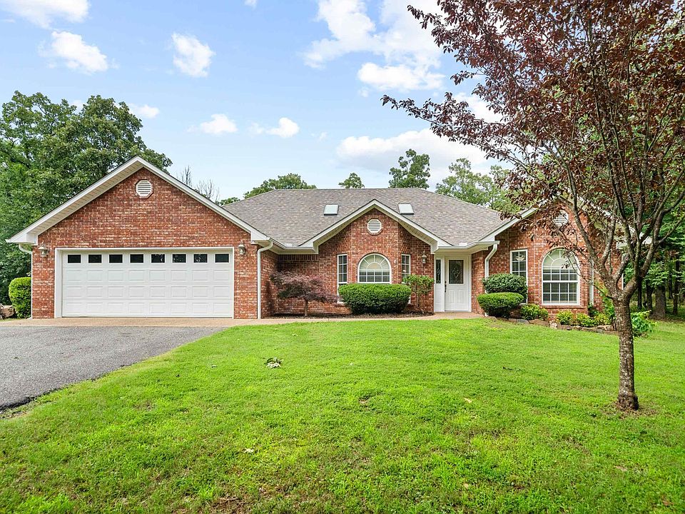 1st image of 828 Lakeshore Dr