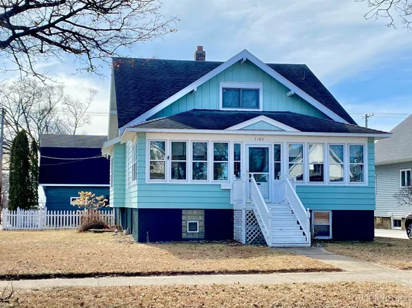 1103 Minnesota Ave, Gladstone, MI 49837
