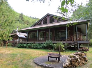 860 N Yachats River Rd, Yachats, OR 97498
