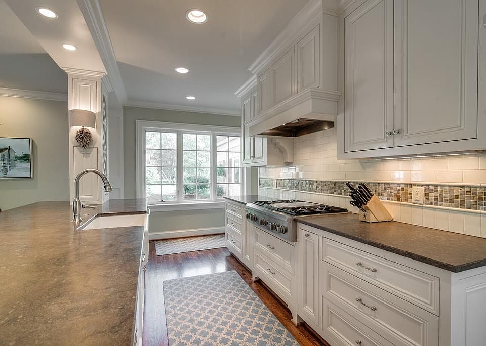 2nd image of 313 Walnut Dr
