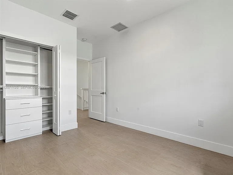 112 Florida Ave — Photo 32