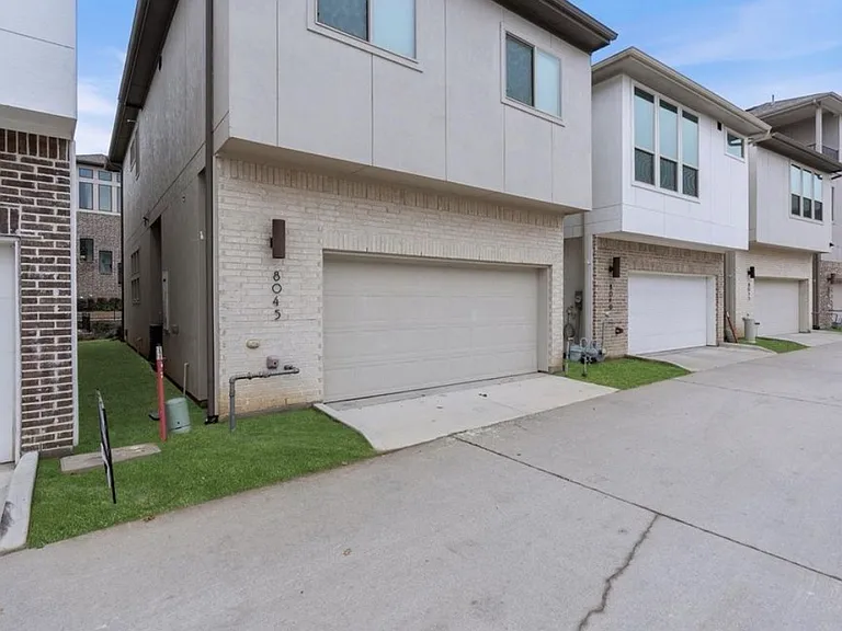 8045 Cornelius Dr — Photo 15