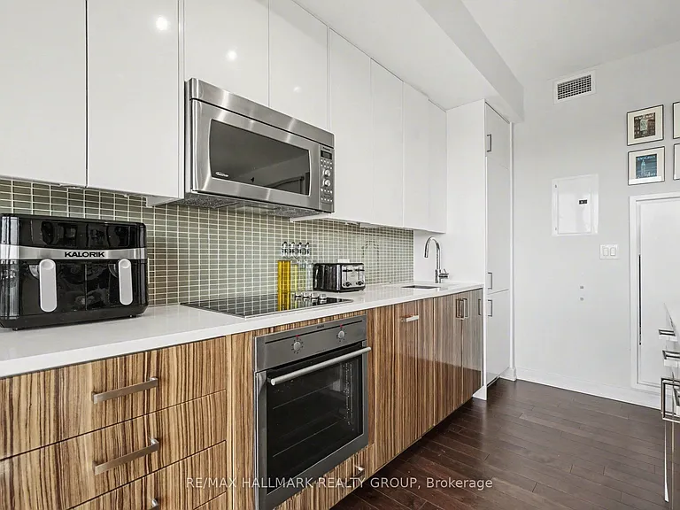 300 Lisgar St #1208 — Photo 10