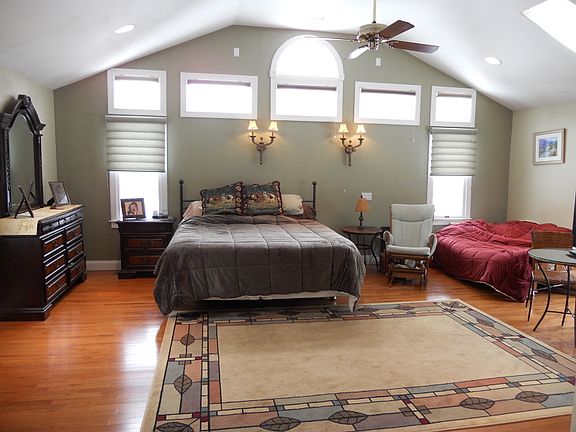 Huge Master Bed 24x20