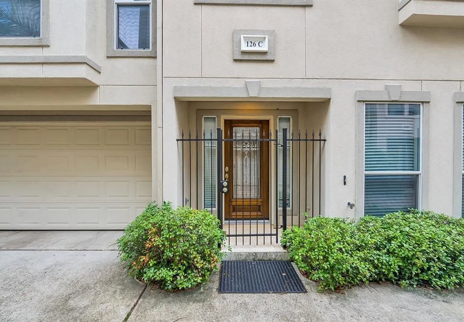 3 bed, 3.5 bath, 2319 sqft, $3,250 — Photo 4