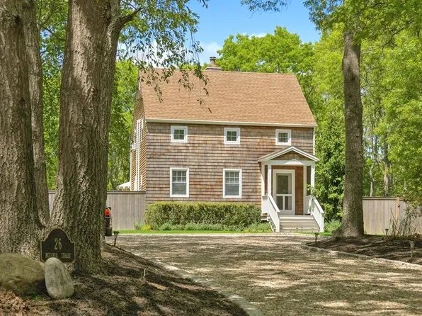 26 McElnea St, East Hampton, NY 11937