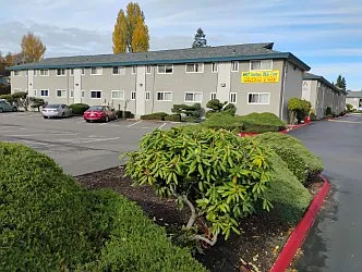 Crystal Manor Apartments — Photo 1