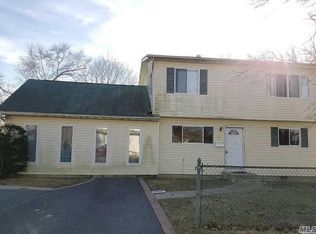 4 19th Ave, Bay Shore, NY 11706