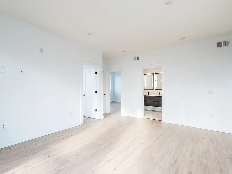 2521 Cecil B Moore — Photo 82