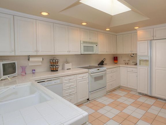 4th image of 18 La Cumbre Cir