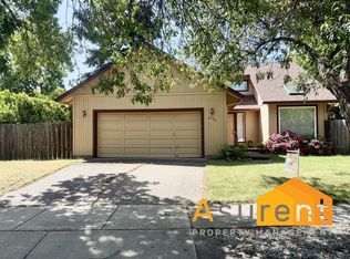 2976 Grizzly Dr, Ashland, OR 97520