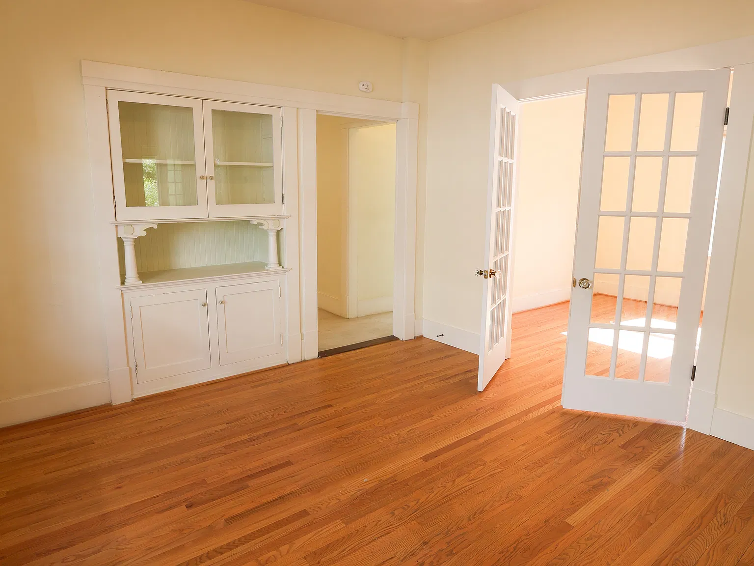 3 bed, 1090 sqft, $2,949 — Photo 2