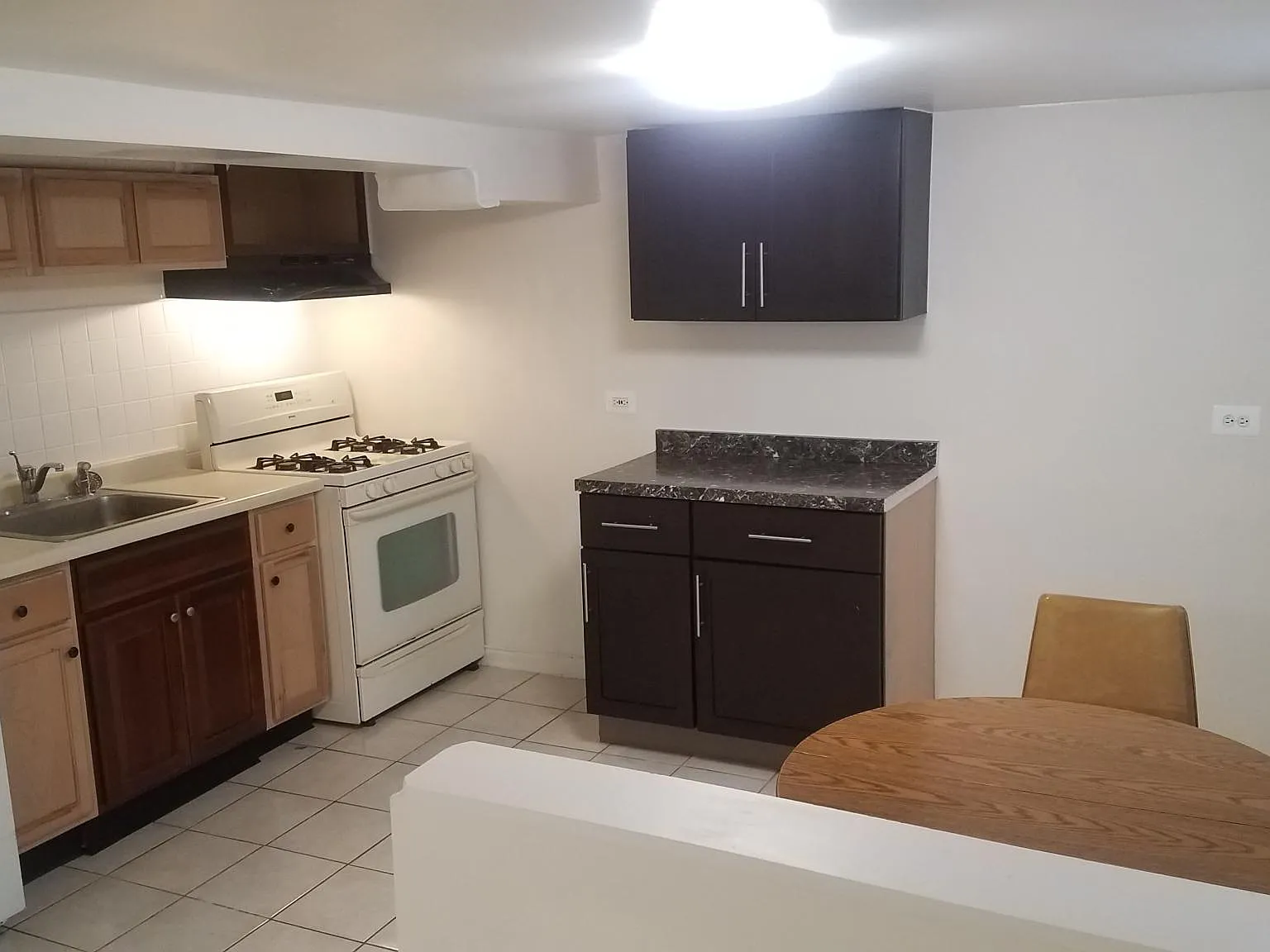 1 bed, 900 sqft, $1,200 — Photo 1