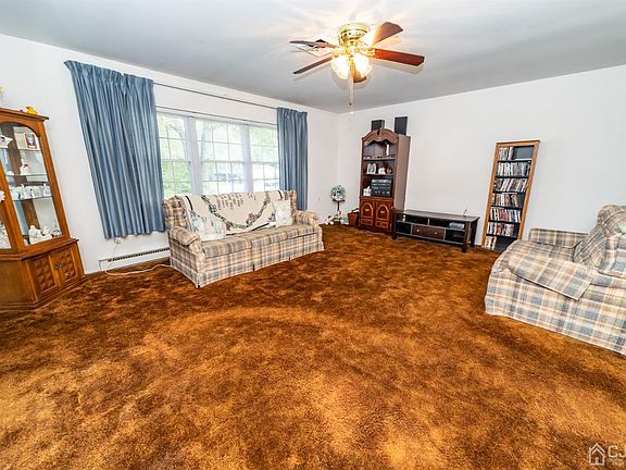 4th image of 537 Dartmoor Ct #A