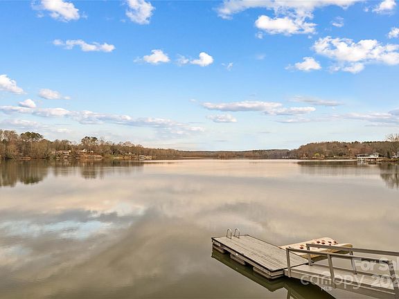 2nd image of 226 Grayrock Dr