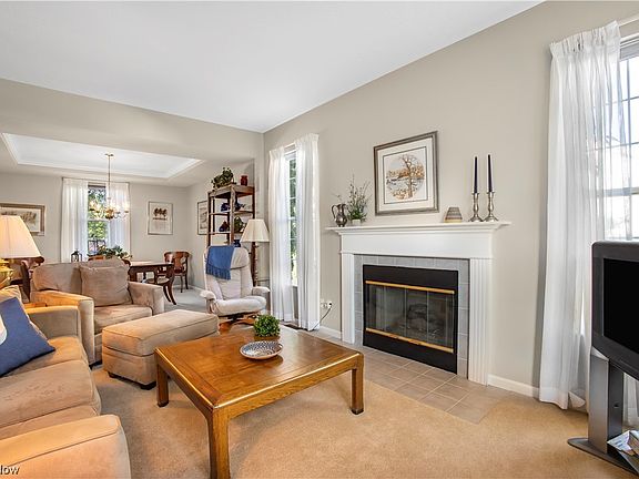 4th image of 719 Pebble Creek Dr