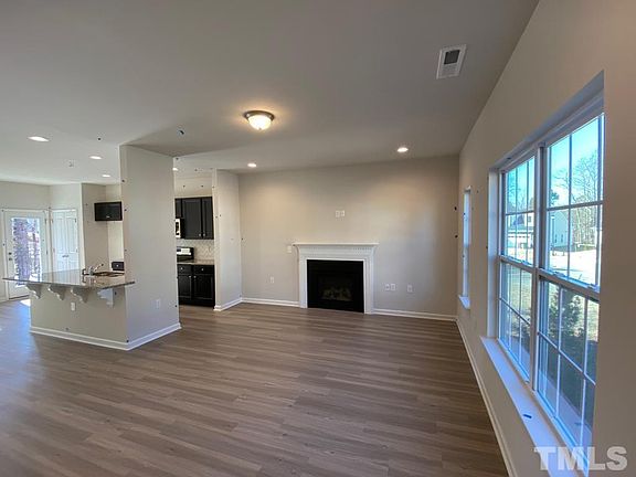 4th image of 387 Black Oak Ct