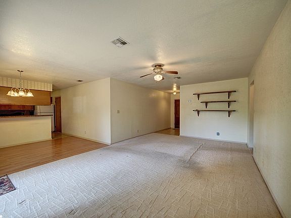 5th image of 122 Greenway Ln