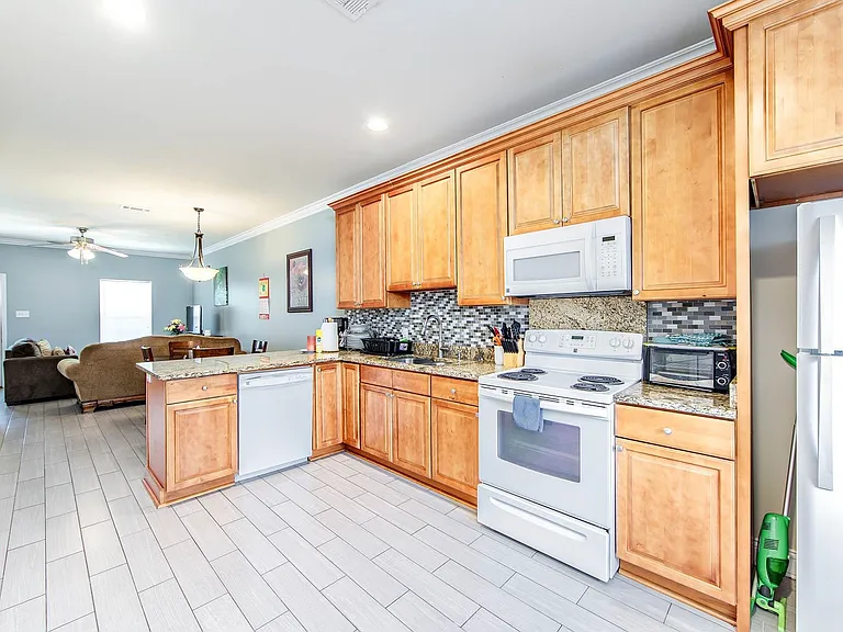 151 Dixie Ave — Photo 7