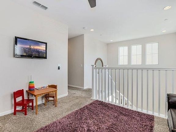 3rd image of 1363 Larkspur Dr