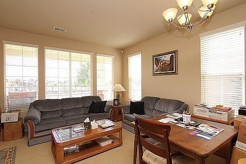 livingroom2_700.jpg